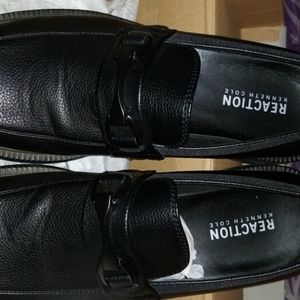 Size 10 Mens dress shoes black Kenneth Cole brand.
